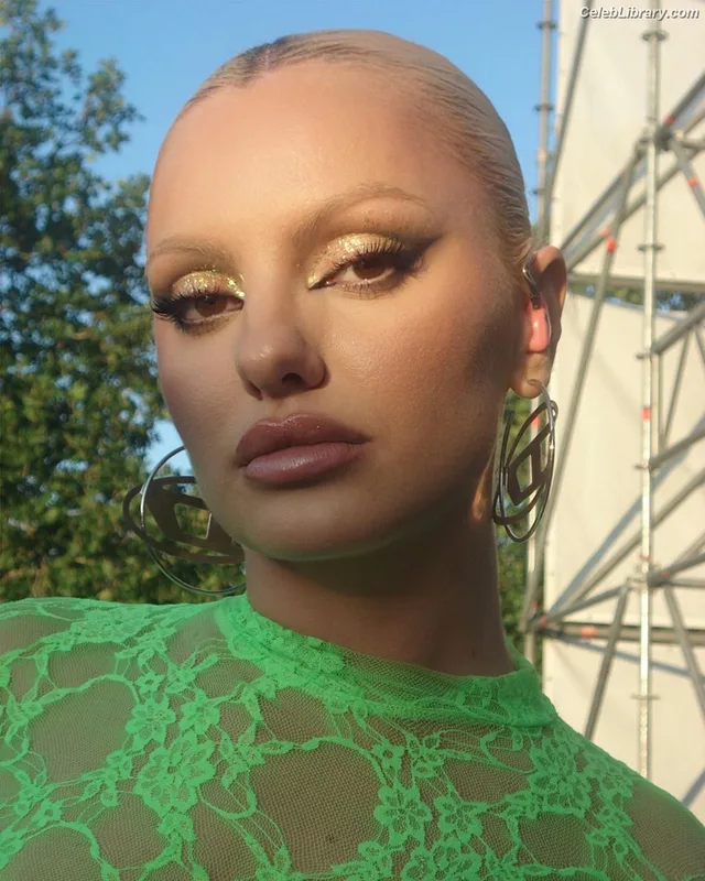 Alexandra Stan photo 6 of 1532