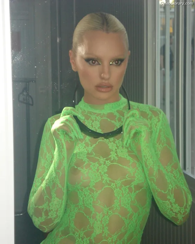 Alexandra Stan photo 8 of 1532