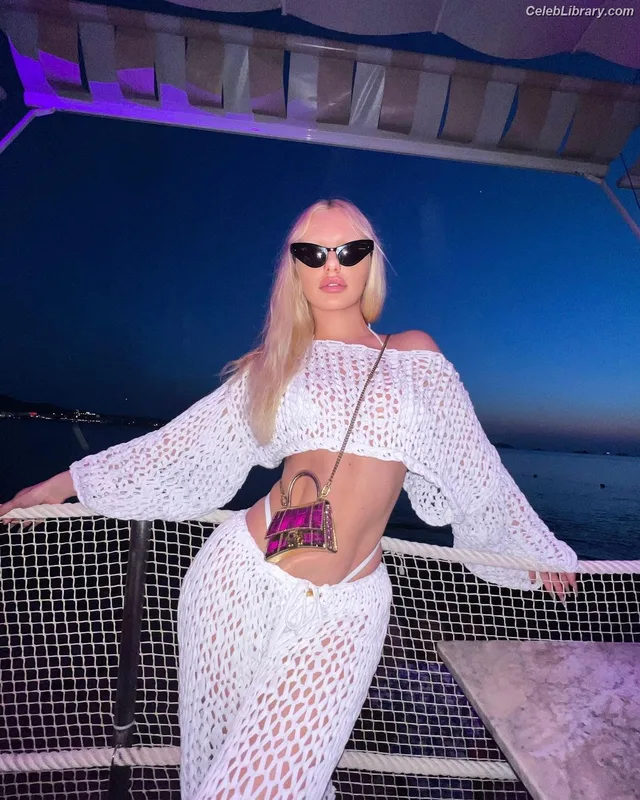 Alexandra Stan photo 14 of 1532