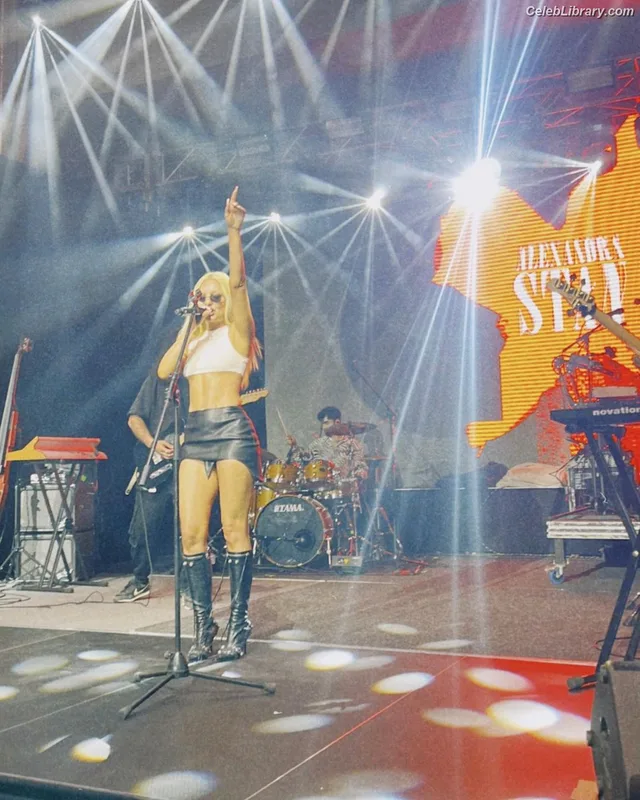 Alexandra Stan photo 22 of 1532