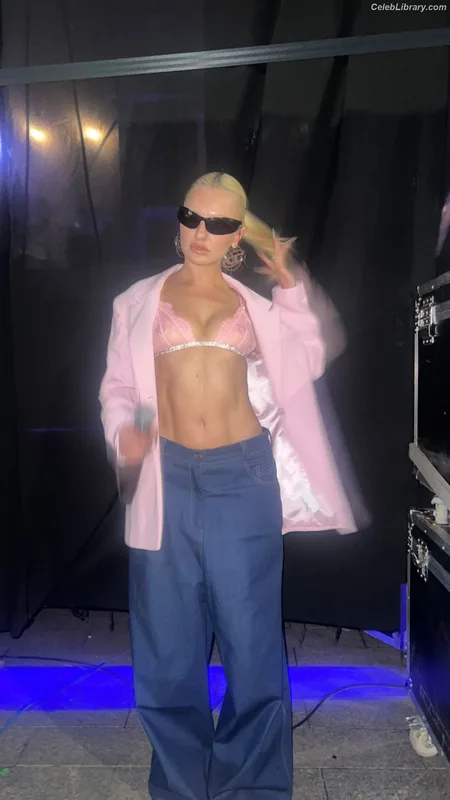 Alexandra Stan photo 1 of 1532