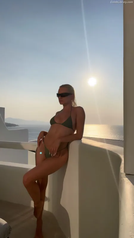 Alexandra Stan photo 21 of 1532