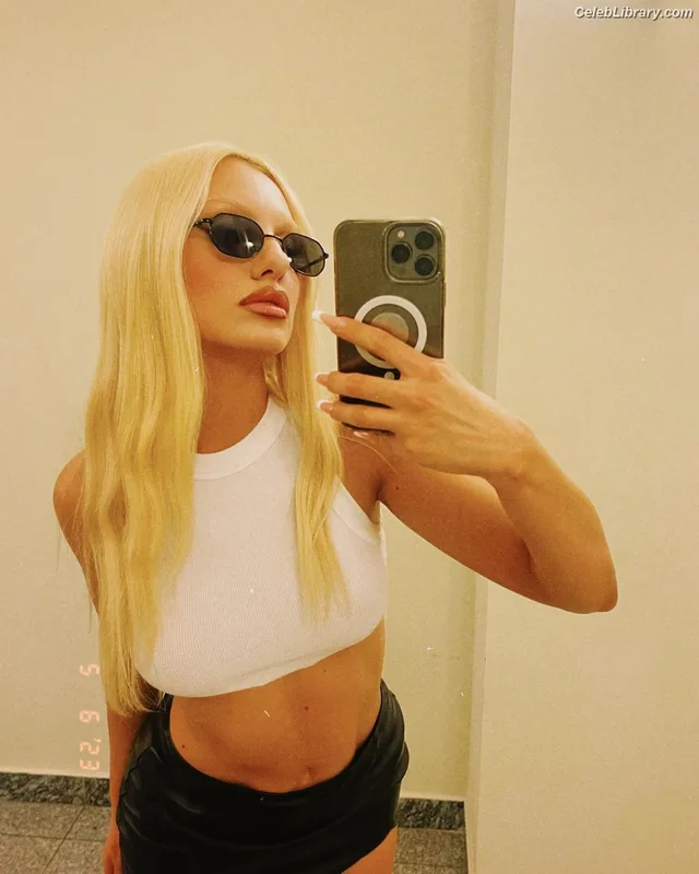 Alexandra Stan photo 6 of 1532
