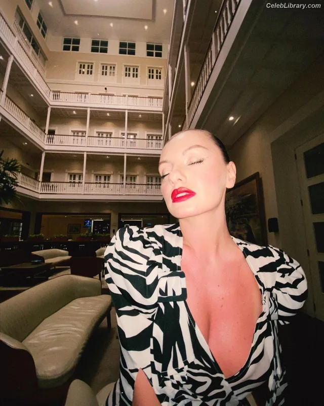 Alexandra Stan photo 13 of 1532