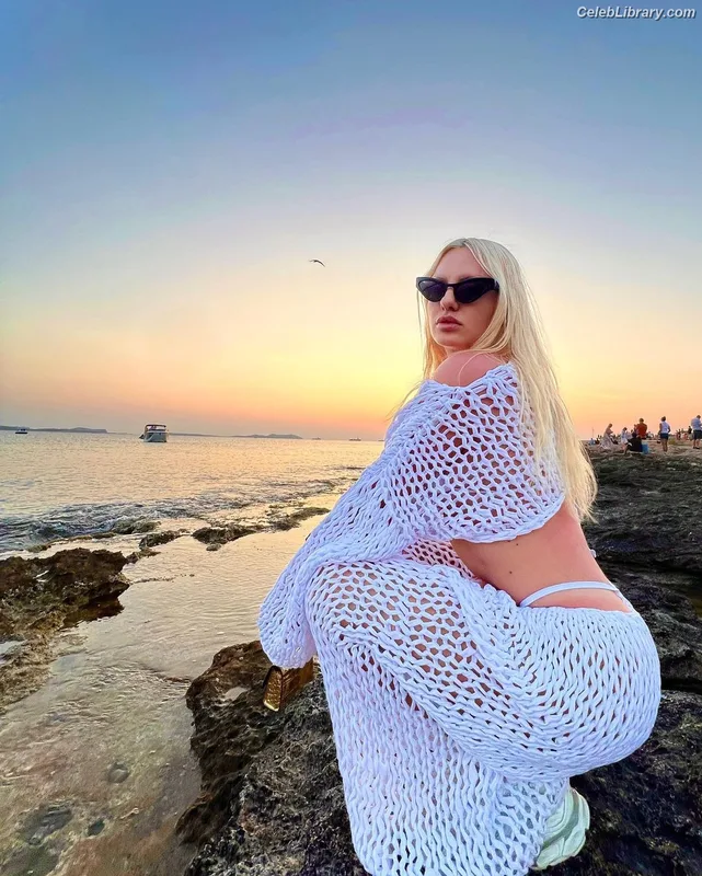 Alexandra Stan photo 14 of 1532