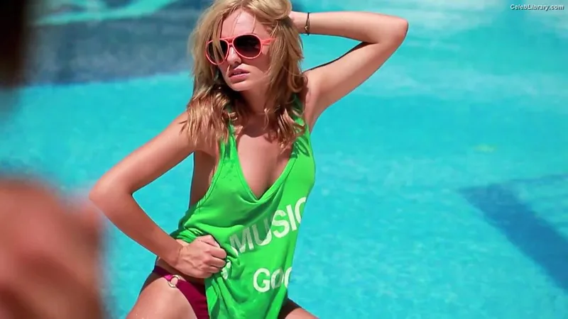 Alexandra Stan photo 3 of 1532