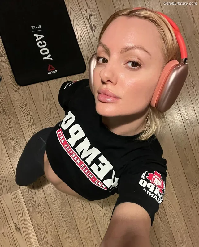 Alexandra Stan photo 11 of 1532