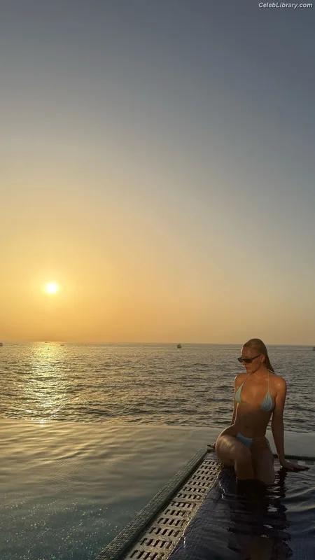 Alexandra Stan photo 1 of 1532