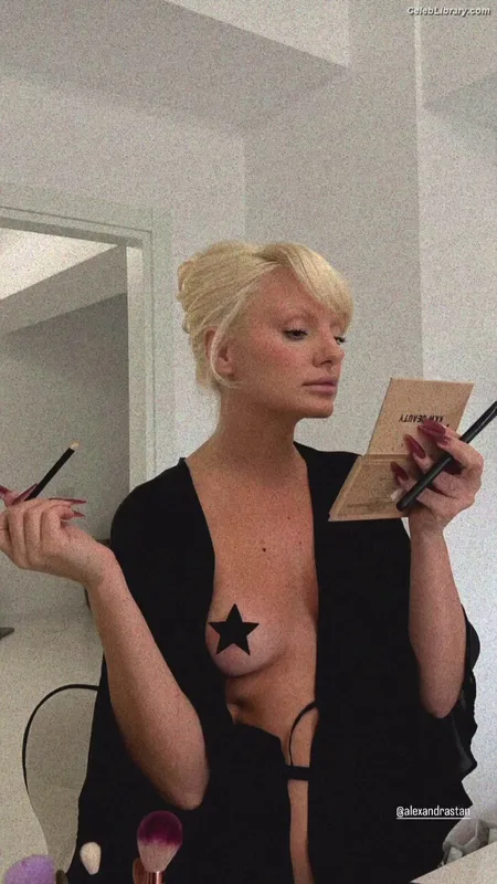 Alexandra Stan photo 3 of 1532