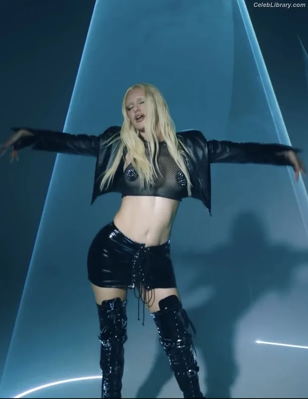 Alexandra Stan photo 13 of 1532