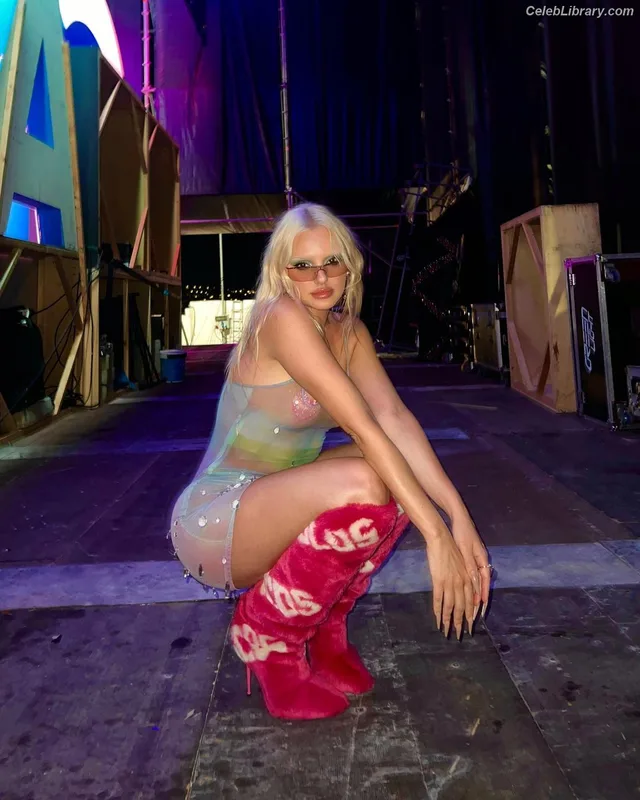 Alexandra Stan photo 9 of 1532