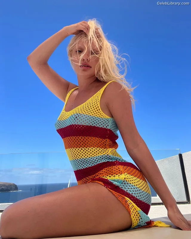 Alexandra Stan photo 11 of 1532