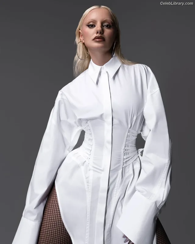 Alexandra Stan photo 3 of 1532