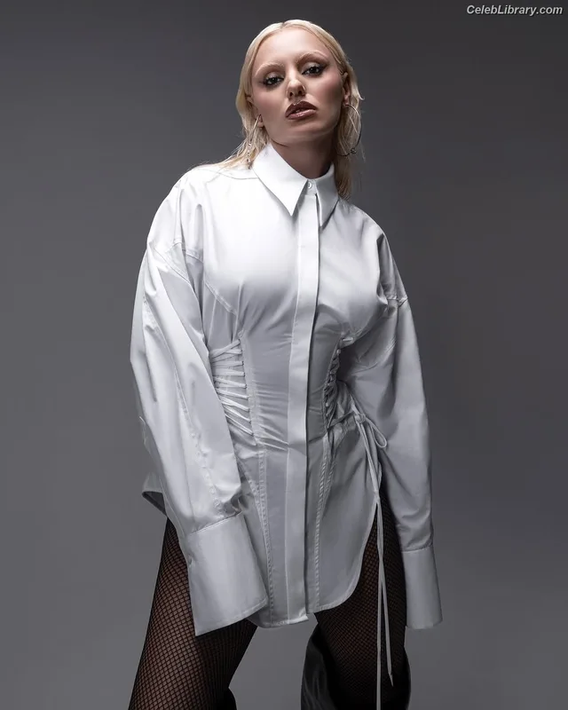 Alexandra Stan photo 4 of 1532