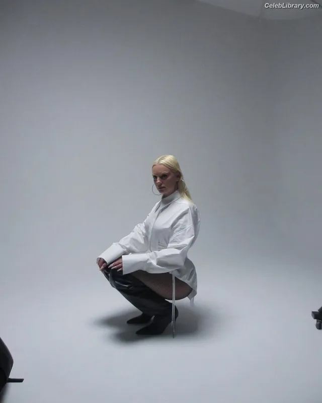 Alexandra Stan photo 7 of 1532