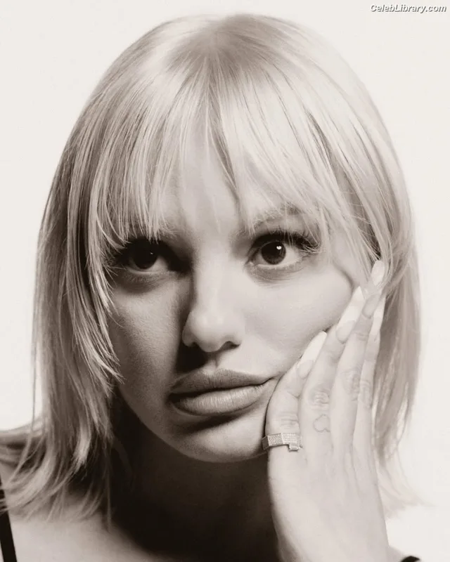 Alexandra Stan photo 3 of 1532
