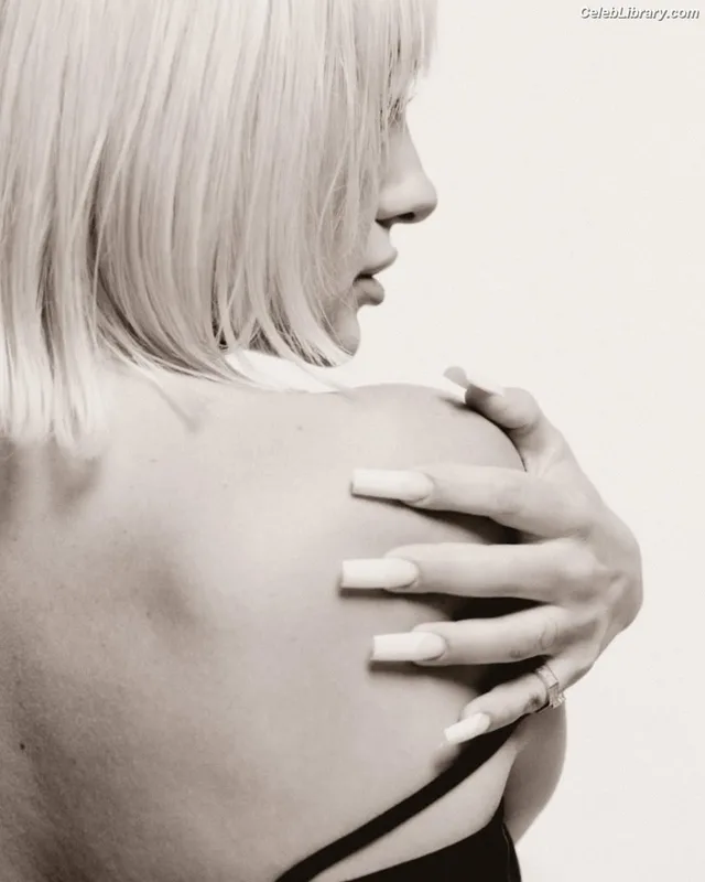 Alexandra Stan photo 4 of 1532