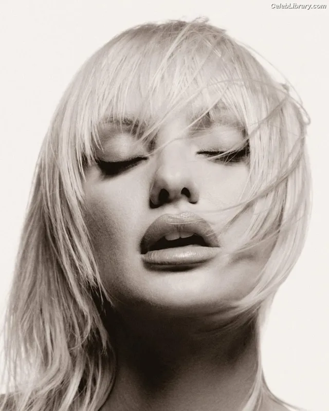 Alexandra Stan photo 6 of 1532