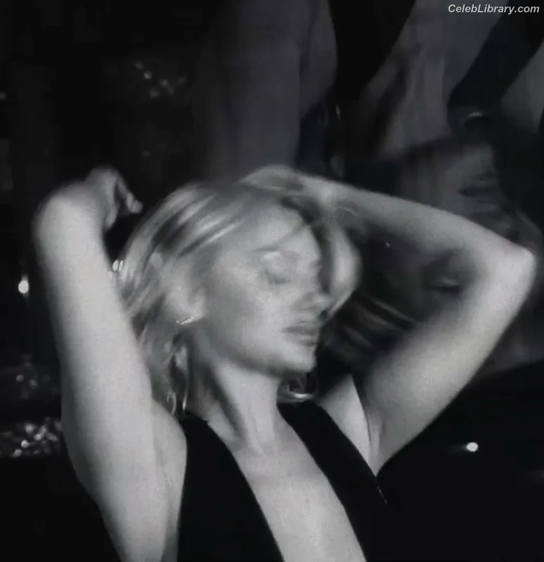 Alexandra Stan photo 19 of 1532