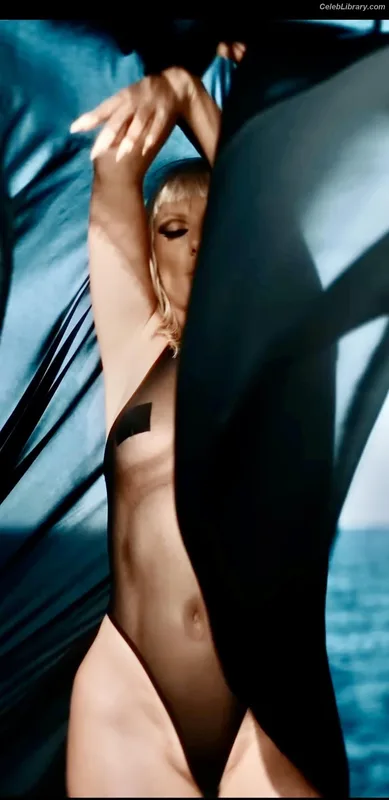 Alexandra Stan photo 5 of 1532
