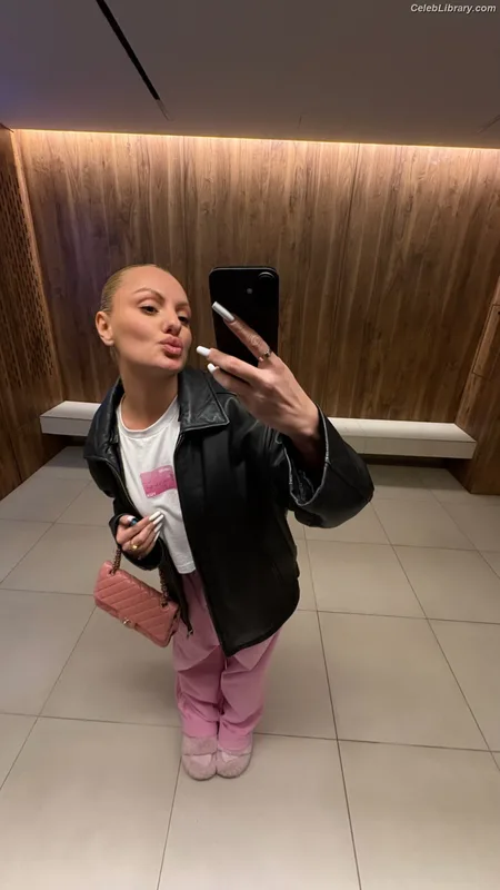 Alexandra Stan photo 18 of 1532