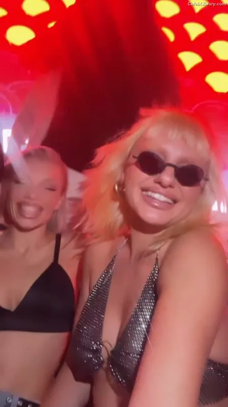 Alexandra Stan photo 9 of 1532