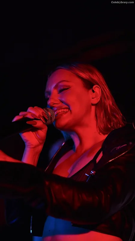 Alexandra Stan photo 7 of 1532