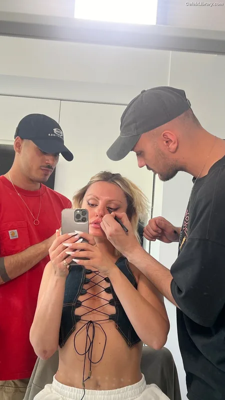 Alexandra Stan photo 17 of 1532