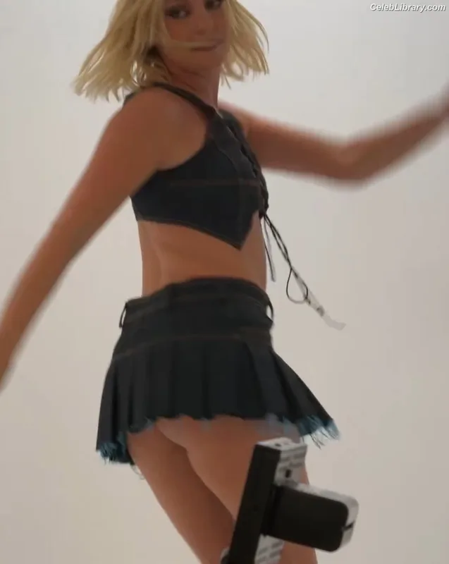 Alexandra Stan photo 24 of 1532