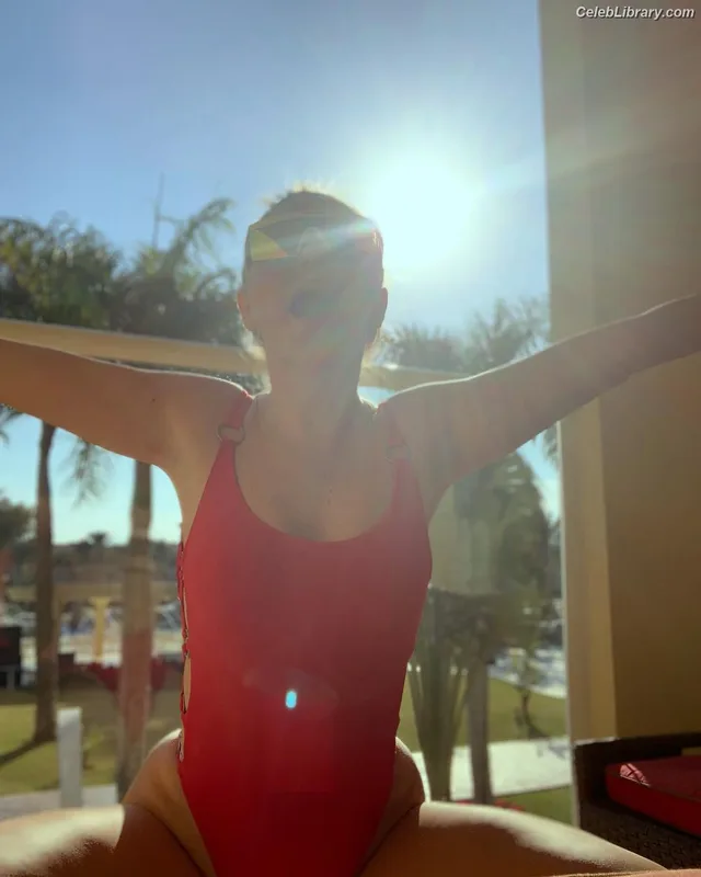 Alexandra Stan photo 20 of 1532