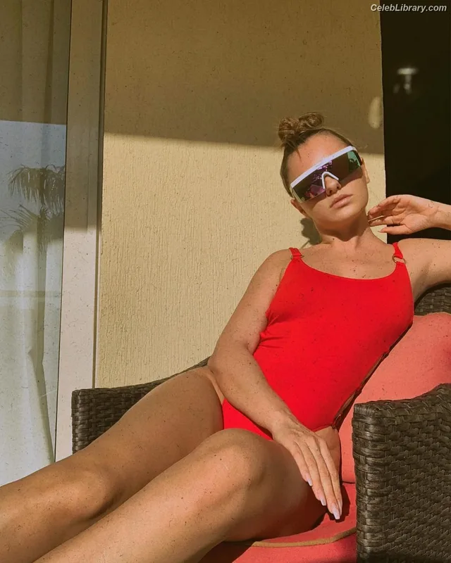 Alexandra Stan photo 24 of 1532