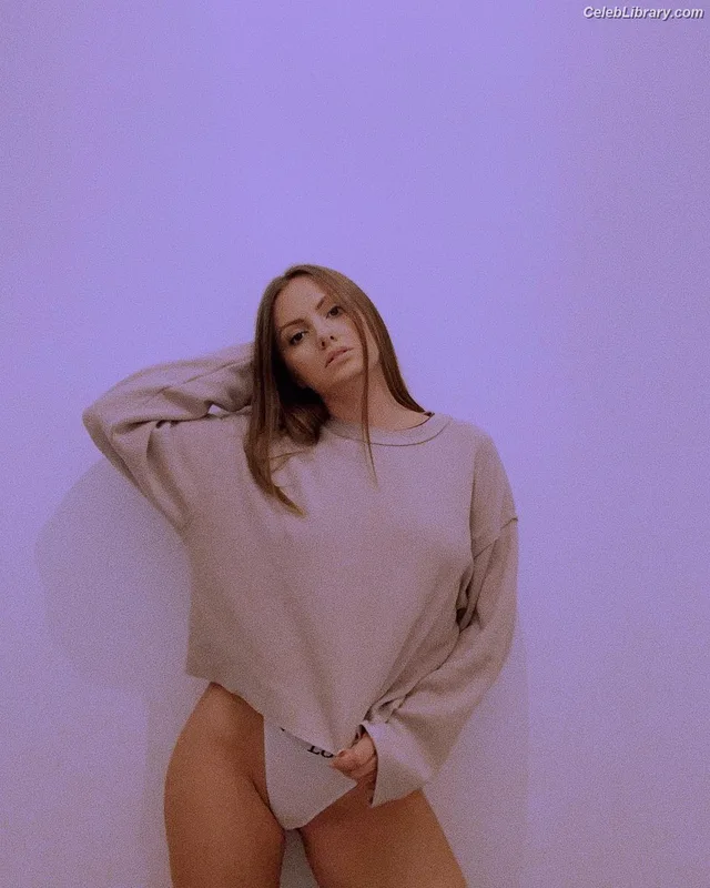 Alexandra Stan photo 18 of 1532