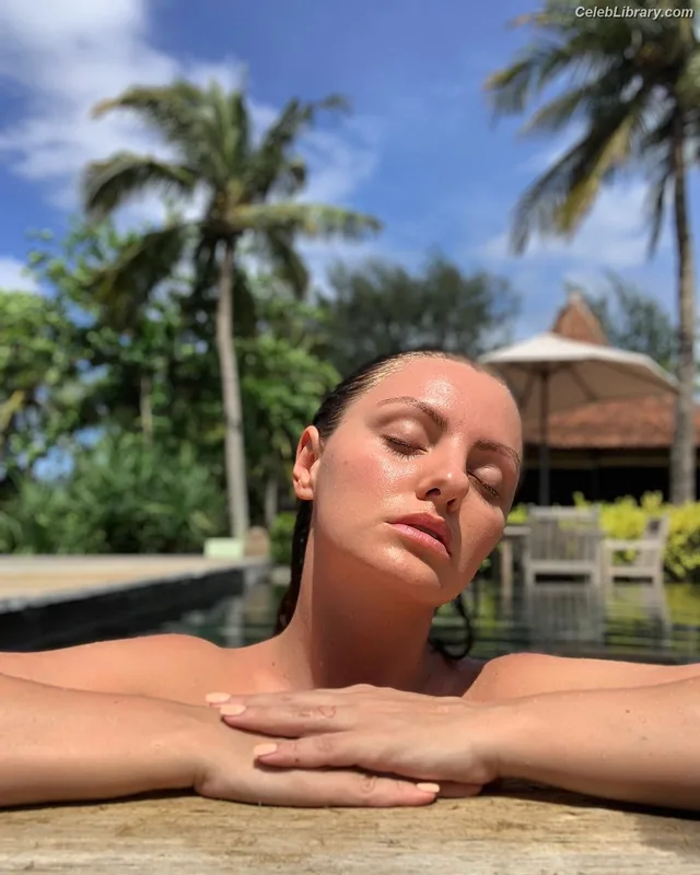 Alexandra Stan photo 4 of 1532