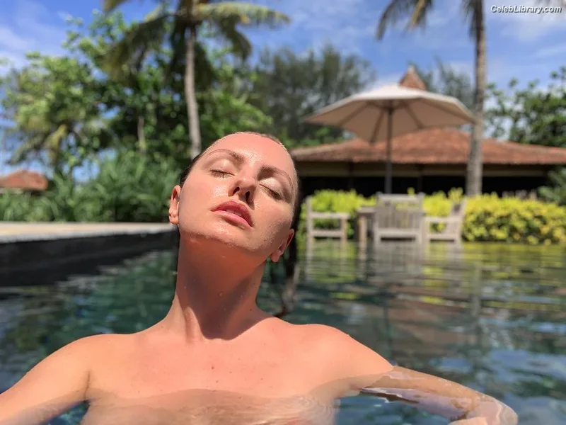 Alexandra Stan photo 7 of 1532