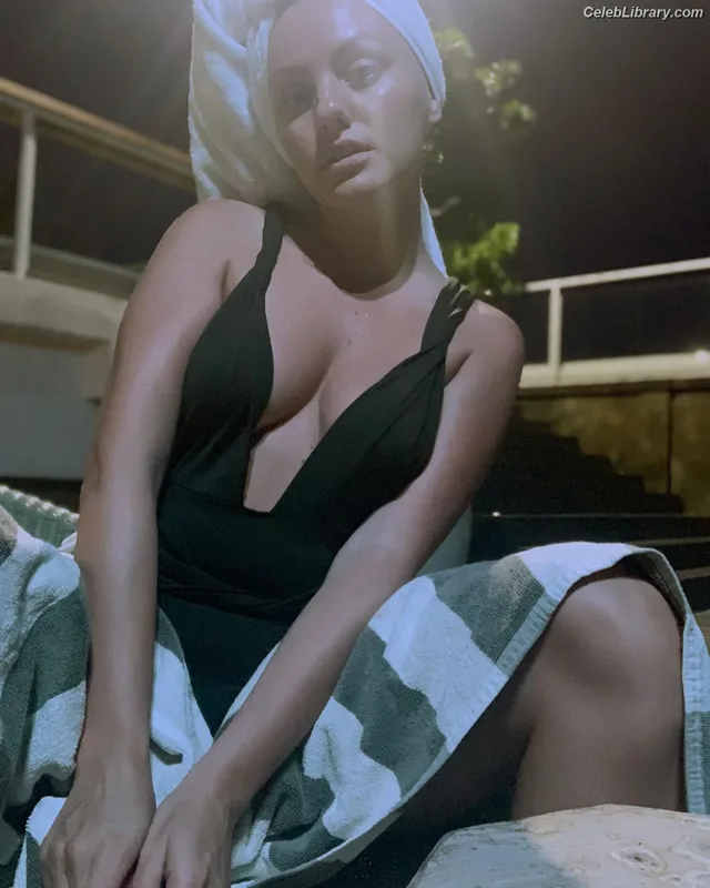 Alexandra Stan photo 15 of 1532