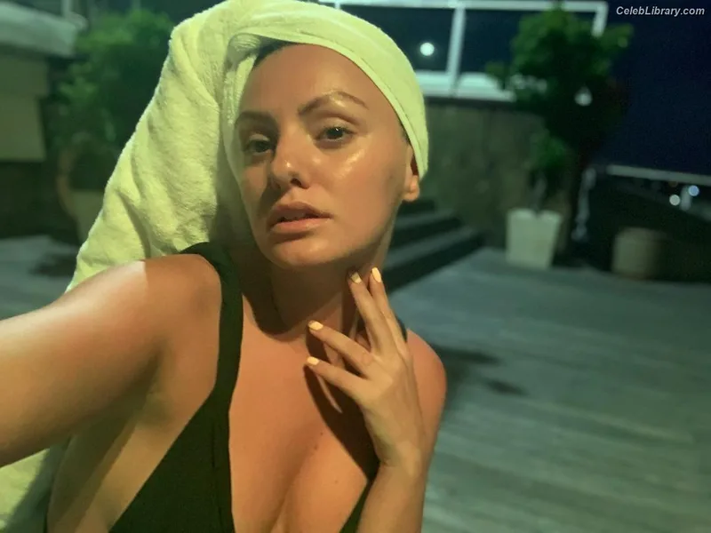 Alexandra Stan photo 18 of 1532