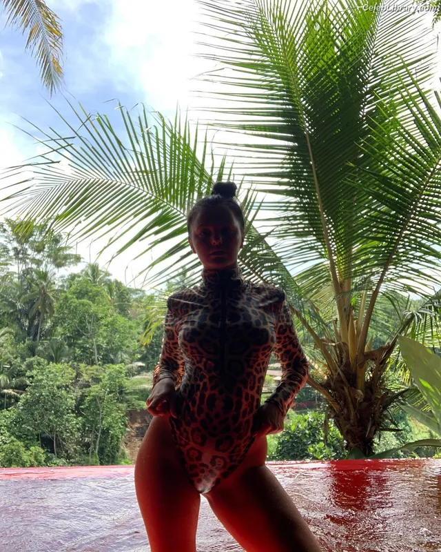Alexandra Stan photo 8 of 1532