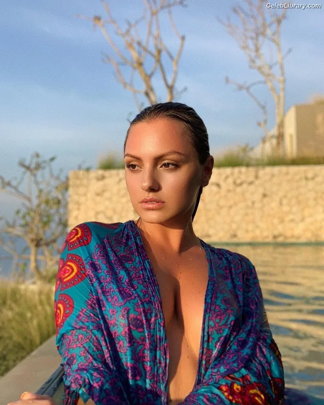 Alexandra Stan photo 22 of 1532