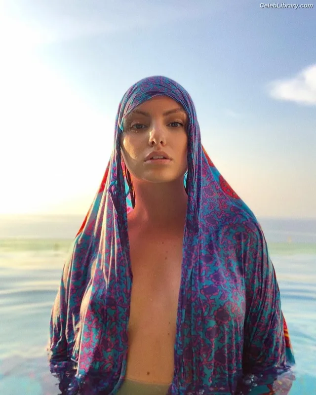 Alexandra Stan photo 23 of 1532