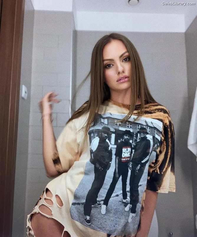 Alexandra Stan photo 17 of 1532