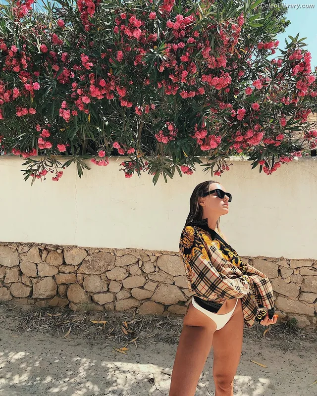 Alexandra Stan photo 3 of 1532