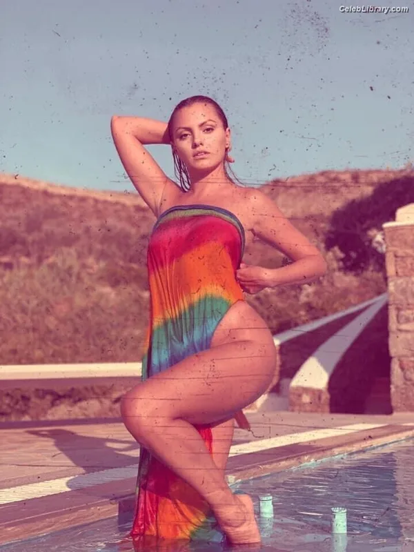 Alexandra Stan photo 14 of 1532