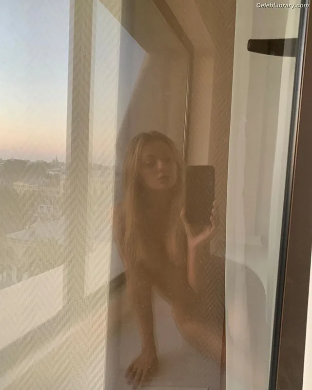 Alexandra Stan photo 23 of 1532