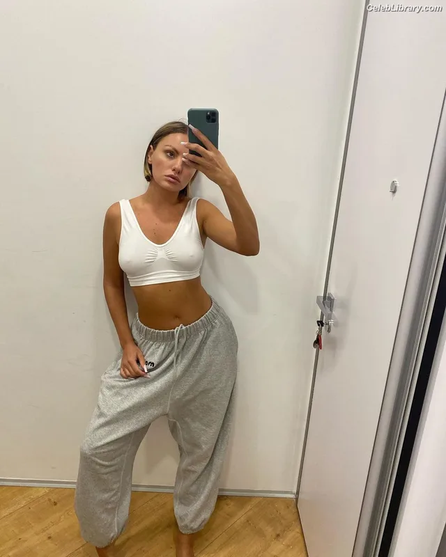 Alexandra Stan photo 11 of 1532