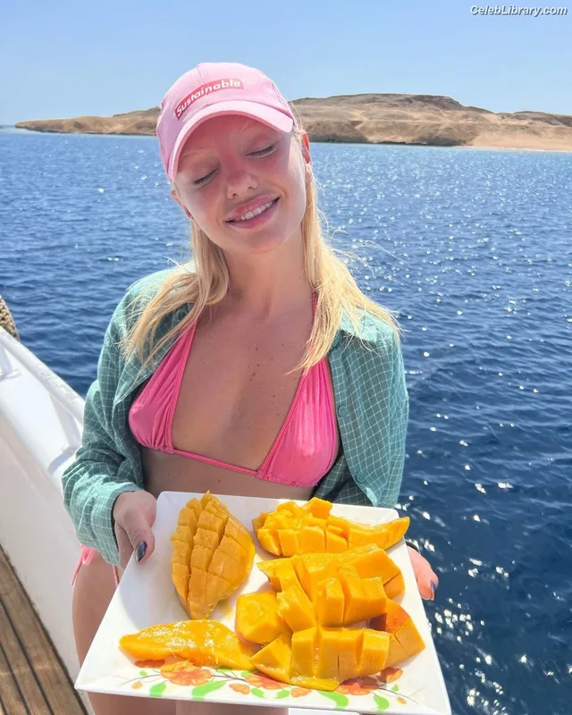 Alexandra Stan photo 23 of 1532