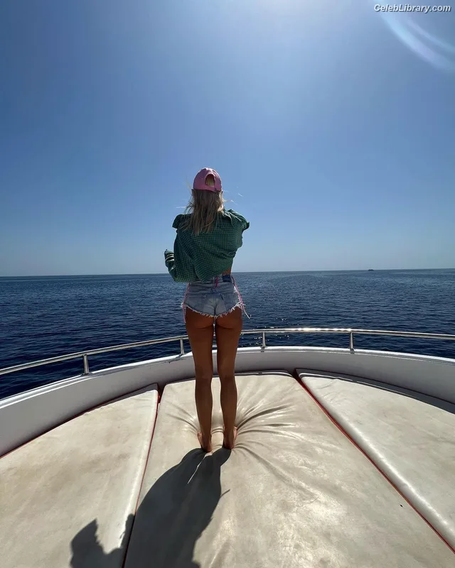 Alexandra Stan photo 24 of 1532