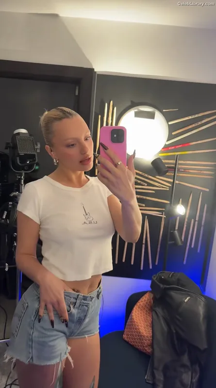 Alexandra Stan photo 4 of 1532