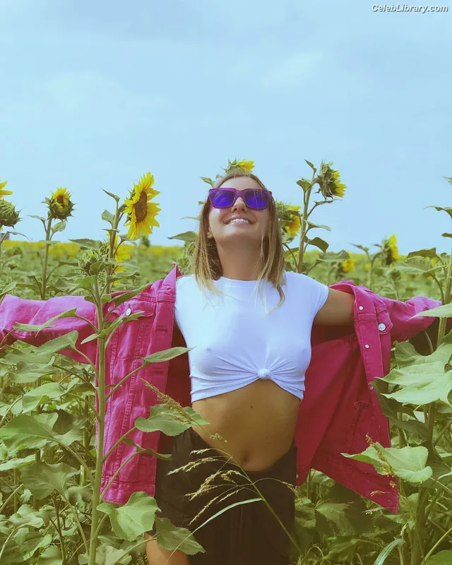 Alexandra Stan photo 11 of 1532