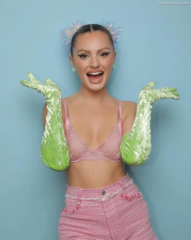 Alexandra Stan photo 8 of 1532