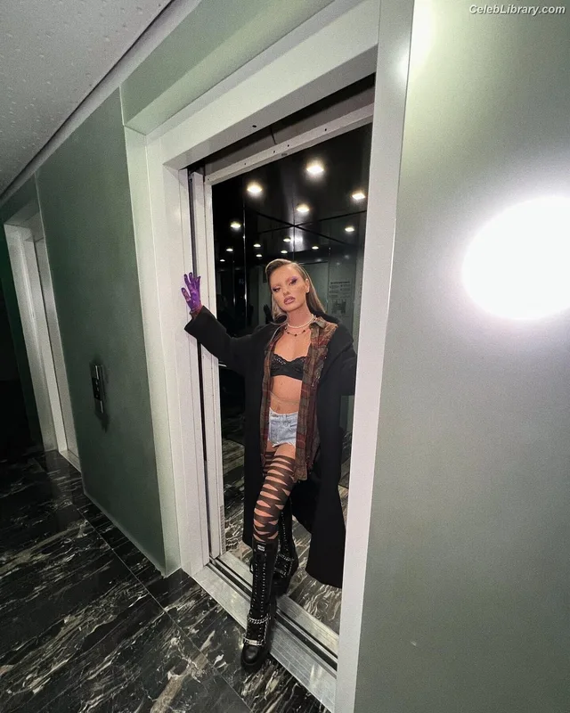 Alexandra Stan photo 23 of 1532